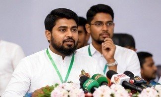 তালা ভেঙে ঢুকে ২৪ ঘণ্টা পর অবরুদ্ধ উপাচার্য, দাবিতে অনড় শিক্ষার্থীরা